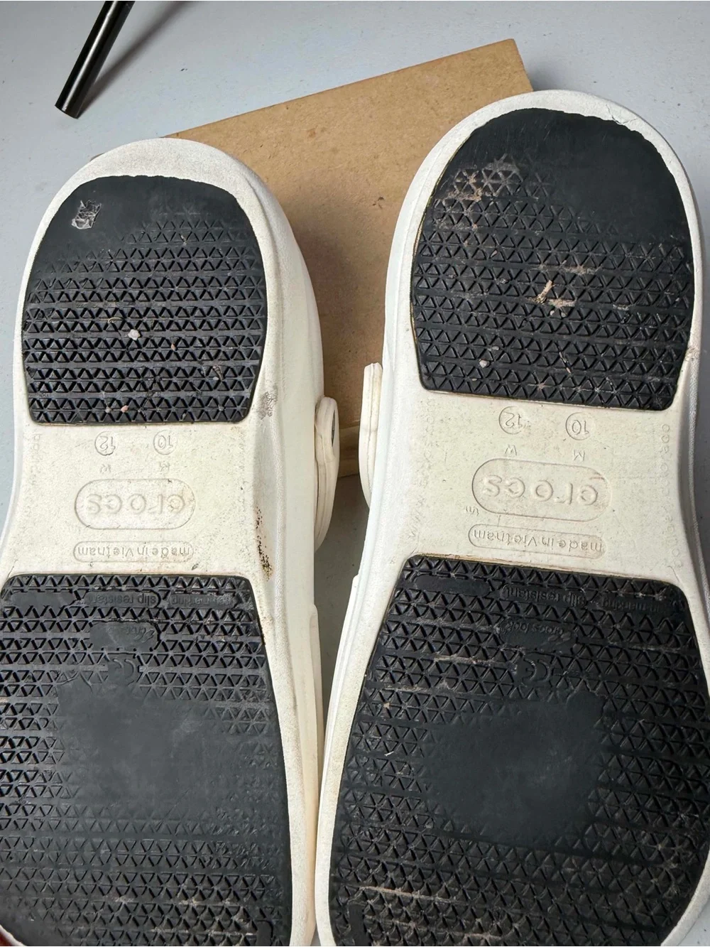 Crocs Bistro Clogs Mens 10 White Rubber Slip Resistant Adjustable Heel Strap
